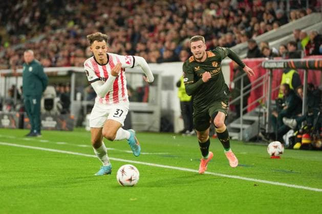 Max Rosenfelder (SC Freiburg, 37) in a duel with Davy van den Berg (FC Utrecht, 6) UEFA Europa League: SC Freiburg vs FC Utrecht, Europa-Park-Stadion, 24.09.2025 Baden-Württemberg Deutschland Copyright: xBEAUTIFULxSPORTS Boscox