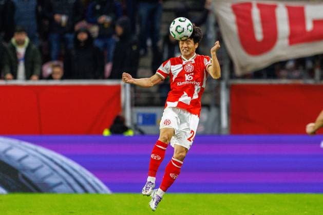 MAINZ, DEUTSCHLAND - OCTOBER 23: Sota Kawasaki (1. FSV Mainz 05, 24) with a header during the match between 1. FSV Mainz 05 vs. HäK Zrinjski Mostar at MEWA Arena on matchday 2 on October 23, 2025 in Mainz, Deutschland. Rheinland-Pfalz Deutschland Copyright: xBEAUTIFULxSPORTS Hahnex
