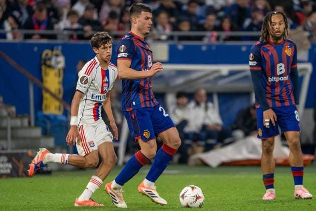 Lyon, France, October 23th 2025 Flavius Daniliuc (24 Basel) heads the ball during the Europa League football match between Olympique Lyon and FC Basel 1893 at OL Stadium in Lyon, France. Pascal von Büren (Pascal von Büren SPP) Copyright: xPascalxvonxBürenx xSPPx spp-en-PaVoBSp-PAVO_Lyon-61