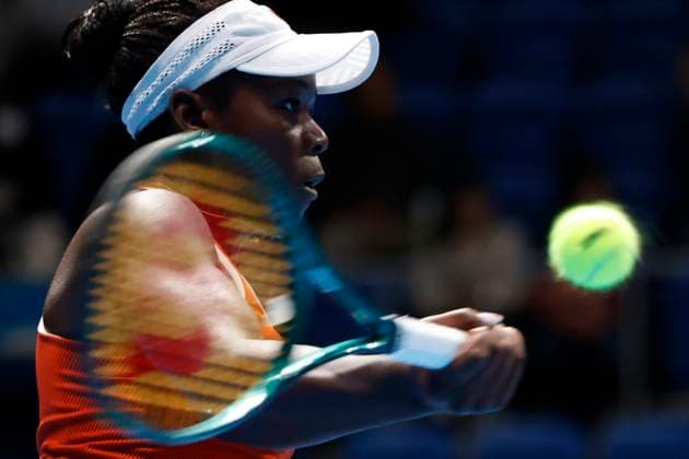 October 24, 2025, Tokyo, Japan: Victoria MBOKO (CAN) returns a shot against Elena RYBAKINA (KAZ) during their Quarter Final match at the Toray Pan Pacific Open Tennis at Ariake Colosseum in Tokyo. The tournament runs from October 20 to 26. Rybakina won 6-3, 7-6 Tokyo Japan - ZUMAm191 20251024_aap_m191_004 Copyright: xRodrigoxReyesxMarinx