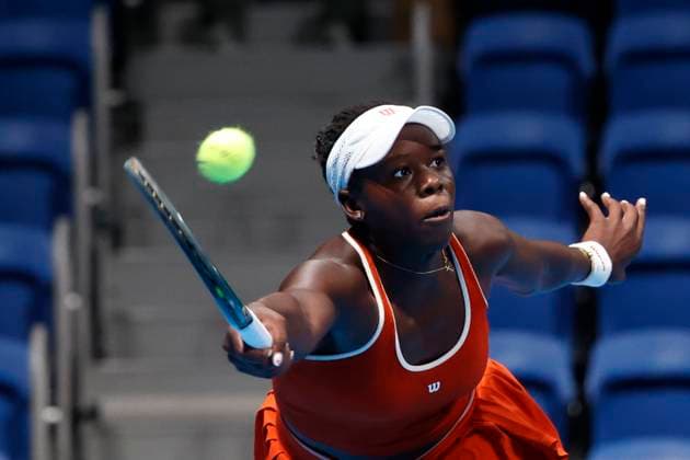 October 24, 2025, Tokyo, Japan: Victoria MBOKO (CAN) returns a shot against Elena RYBAKINA (KAZ) during their Quarter Final match at the Toray Pan Pacific Open Tennis at Ariake Colosseum in Tokyo. The tournament runs from October 20 to 26. Rybakina won 6-3, 7-6 Tokyo Japan - ZUMAm191 20251024_aap_m191_010 Copyright: xRodrigoxReyesxMarinx
