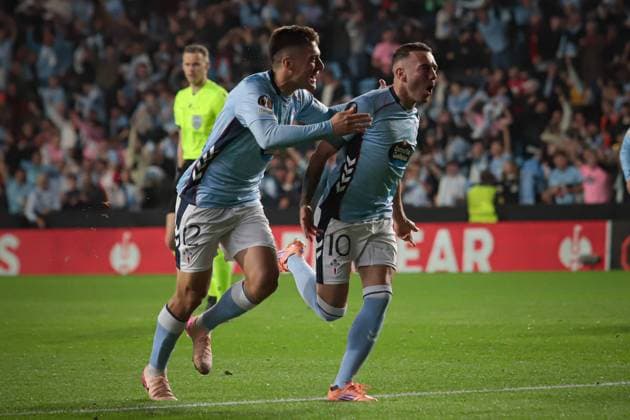 October 23, 2025, Vigo, Galicia, Spain: VIGO, SPAIN - OCTOBER, 23: Iago Aspas of Celta Vigo celebrates scoring his team s first goal with teammates during the Europe League match between RC Celta de Vigo and OGC Nice at Abanca-Balaidos Stadium on October 23, 2025 in Vigo, Spain Vigo Spain - ZUMAi112 20251023_zip_i112_006 Copyright: xAdrianxIragox Vigo Spain - ZUMA0838 20251023_zip_i112_006 Copyright: xIMAGO AdrianxIragox