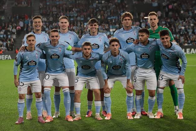 October 23, 2025, Vigo, Galicia, Spain: VIGO, SPAIN. OCTOBER 23: RC CELTA s starting lineup during the kickoff of the Europa League match between RC CELTA and OGC Nice at the Abanca-Balaidos Stadium in Vigo on October 23, 2025. Vigo Spain - ZUMAi112 20251023_zip_i112_007 Copyright: xAdrianxIragox Vigo Spain - ZUMA0838 20251023_zip_i112_007 Copyright: xIMAGO AdrianxIragox