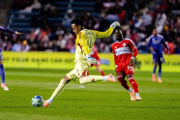 October 23, 2025, Bridgeview, Illinois, United States: Orlando City Goalkeeper Pedro Gallese (1) in action during the Chicago Fire FC vs Orlando City Wildcard match at SeatGeek Stadium. Final Score: Chicago Fire 3:1 Orlando City Bridgeview United States - ZUMAs197 20251023_aaa_s197_378 Copyright: xRajxChavdax
