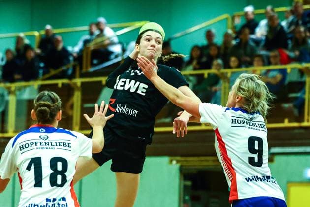 Handball I Women I Season 2025 2026 I Regionalliga Nord I 5 Matchday I SV Henstedt Ulzburg II HT Norderstedt I 23 10 2025 Karina Huber 18, HT Norderstedt Saskia Sankowski 21, SV Henstedt Ulzburg II Svenja Eckert 9, HT Norderstedt Copyright: xLobeca RalfxHomburgx