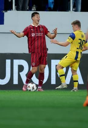Maccabi Tel-Aviv v Midtjylland, UEFA Europa League 2025 2026 Backa Topola, Serbia. 23rd October 2025. Midtjylland s Guesung Cho during the UEFA Europa League football match between Maccabi Tel-Aviv and Midtjylland in Backa Topola, Serbia on Oct. 23, 2025. Backa Topola Serbia Copyright: xPedjaxMilosavljevic STARSPORTx x