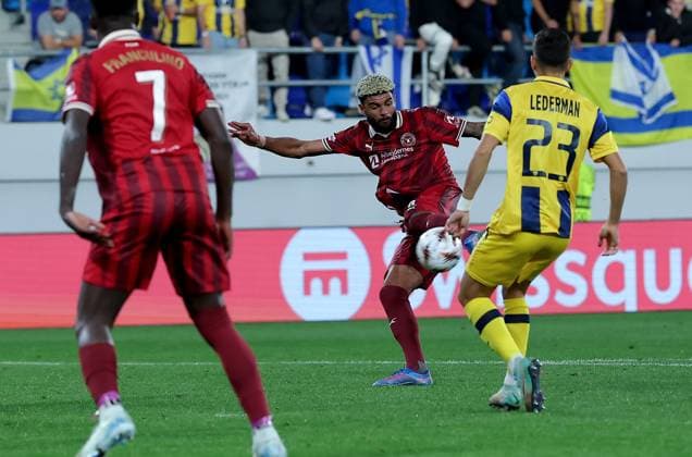 Maccabi Tel-Aviv v Midtjylland, UEFA Europa League 2025 2026 Backa Topola, Serbia. 23rd October 2025. Midtjylland s Philip Billing scores goal during the UEFA Europa League football match between Maccabi Tel-Aviv and Midtjylland in Backa Topola, Serbia on Oct. 23, 2025. Backa Topola Serbia Copyright: xPedjaxMilosavljevic STARSPORTx x