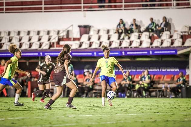 Amistoso Feminino Sub20 Brasil x México GOIÃ¢NIA, GO - 23.10.2025: AMISTOSO FEMININO SUB20 BRASIL X MÃ XICO - Friendly match between the Brazilian Women& 39;s Under-20 Team and the Mexican national team, Nationalteam held at the OnÃ sio Brasileiro Alvarenga Stadium in the city of Goiania GO, this Wednesday, 23rd. (Photo: Claudio Santos Fotoarena) x2829861x  ClaudioxSantos