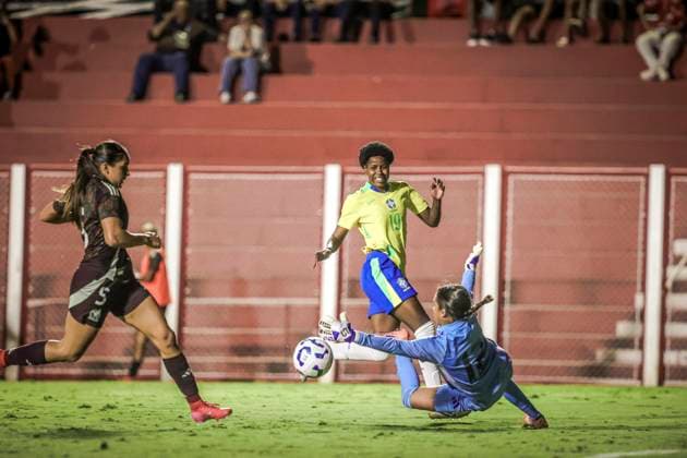 Amistoso Feminino Sub20 Brasil x México GOIÃ¢NIA, GO - 23.10.2025: AMISTOSO FEMININO SUB20 BRASIL X MÃ XICO - Friendly match between the Brazilian Women& 39;s Under-20 Team and the Mexican national team, Nationalteam held at the OnÃ sio Brasileiro Alvarenga Stadium in the city of Goiania GO, this Wednesday, 23rd. (Photo: Claudio Santos Fotoarena) x2829900x  ClaudioxSantos