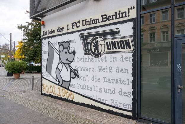 Soccer, men, season 2025 2026, 1 Bundesliga, new mural on a hotel facade near the old town of Köpenick on the occasion of the 60th club anniversary of 1 FC Union on January 20, 1966, Long live 1 FC Union , 24 10 2025, Copyright: xMatthiasxKochx
