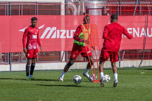 Pogba Training in France - 24 Oct 2025 French player Paul Pogba is seen during collective team training in AS Monaco Football Club training center. AS Monaco next french championship Ligue 1 McDonald game will take place on october 22 versus Toulouse FC in Stade Louis II in Monaco. It is said Paul Pogba will not participate and need three weeks more training. La Turbie France Copyright: xLaurentxCoustx xSOPAxImagesx lcoust-asm-24-10-12