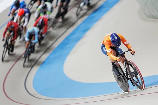 2025 Tissot UCI Track World Championships Picture by Alex Whitehead SWpix.com - 24 10 2025 - Cycling - 2025 Tissot UCI Track World Championships - Velodromo PenalolÃ n, Santiago, Chile - Women™s Omnium - Scratch Race - Lorena Wiebes (Netherlands) Copyright: x xSWpix.comx(t axPhotographyxHubxLtd)xAlexxWhitehead SWpix.comx SWP-3030-11050