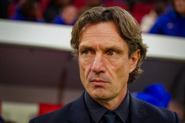 Football UEFA Womens Nations League 2024 25, semi-final Germany vs France Merkur Spiel Arena Düsseldorf Laurent Bonadei Coach, France Düsseldorf North Rhine-Westphalia Germany Copyright: xJOERANxSTEINSIEKx
