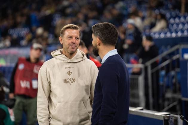 GER, 2 FBL, FC Schalke 04 vs SV Darmstadt 98 24 10 2025, Veltins Arena, Gelsenkirchen, GER, 2 FBL, FC Schalke 04 vs SV Darmstadt 98 in the picture Florian Kohfeldt Head Coach, SV Darmstadt 98 and Miron MusliÄ‡ Muslic Head Coach, FC Schalke 04 nordphotoxGmbHxx xChristianxSchulze nph000300