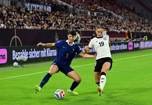 24 10 2025 Duesseldorf Football, Women, Season 2025 2026, UEFA Nations League, Semifinal, Germany vs France duel between v li Elisa De Almeida France , Klara Buehl Germany DFL regulations prohibit any use of photographs as image sequences and or quasi video Merkur Spiel Arena NRW Germany