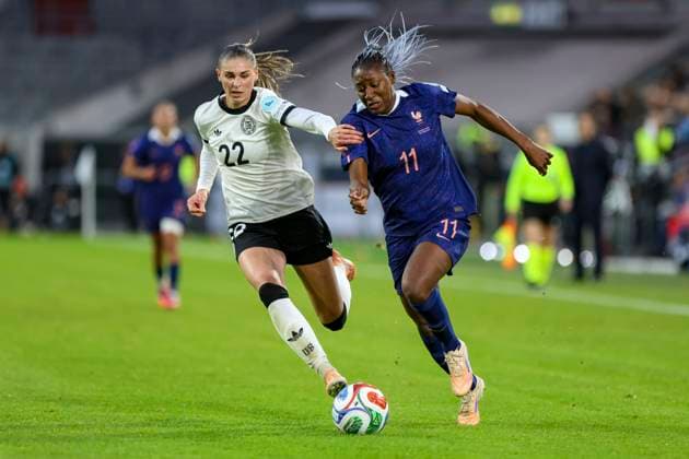 Düsseldorf, Germany, 24 10 25 Jule Brand Germany and Kadidiatou Diani France fighting for the ball during the UEFA Women s Nations League semi-final between Germany and France at Merkur Spiel Arena Düsseldorf Merkur Spiel Arena North Rhine Westphalia Germany Copyright: xBrauer-Fotoagenturx xAdrianxSchlx