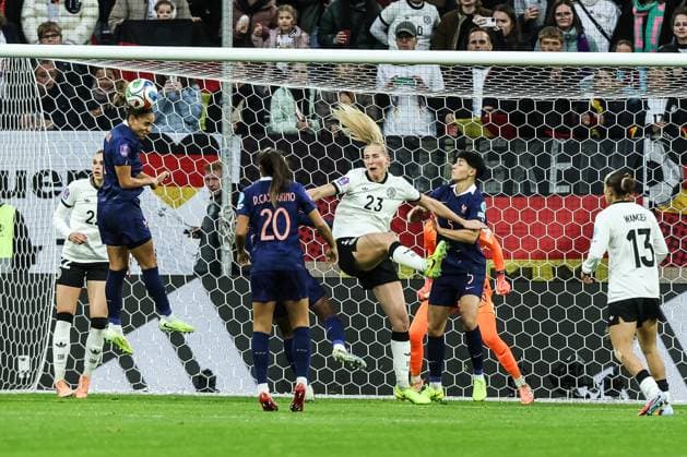 Sport, Football, UEFA Women™s Nations League season 2025 2026 semi-final first leg Germany France 24 10 2025, MERKUR SPIEL ARENA Strafraumaktion Düsseldorf MERKUR SPIEL ARENA Nordrhein Westfalen Germany