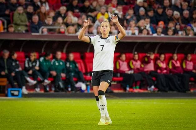Football UEFA Womens Nations League 2024 25, semi-final Germany vs France Merkur Spiel Arena Düsseldorf Giulia Gwinn Germany, 7 Düsseldorf North Rhine-Westphalia Germany Copyright: xJOERANxSTEINSIEKx