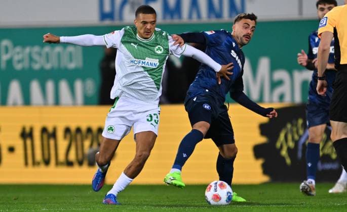 24 10 2025 Soccer Season 2025 2026 2 Soccer Bundesliga 10 Matchday SpVgg Greuther Fürth Kleeblatt Karlsruher SC Karlsruhe KSC Sportfoto Zink xwoxzix DFL regulations prohibit any use of photographs as image sequences and or quasi video only for editorial use Maximilian Solomon Dietz 33, SpVgg Greuther Fürth Philipp Förster Foerster 11, Karlsruher SC KSC