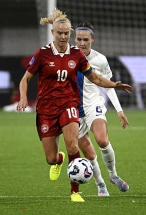 Danish Pernille Harder controls the ball and Finnish Joanna Tynnilä is chasing her during women s Nations s League football match Finland vs Denmark in Tampere, Finland on 24th October, 2025. Tampere Finland LKFTJK20251024193047FCYU  Copyright: xAnttixAimo-Koivistox LKFTJK20251024193047FCYU
