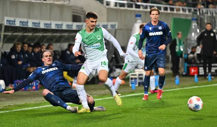 24 10 2025 Soccer Season 2025 2026 2 Soccer Bundesliga 10 Matchday SpVgg Greuther Fürth Kleeblatt Karlsruher SC Karlsruhe KSC Sportfoto Zink xwoxzix DFL regulations prohibit any use of photographs as image sequences and or quasi video only for editorial use David Herold 20, Karlsruher SC KSC Aaron Keller 16, SpVgg Greuther Fürth ä