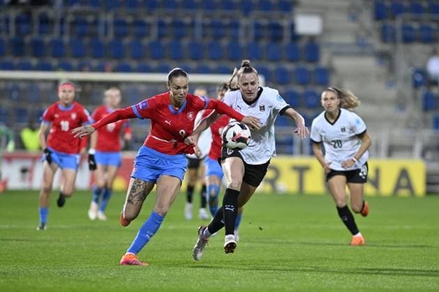 Opening match of the play-off n to Group A of the League of Nations: Czech Republic - Austria in Uherske Hradiste, Czech Republic, October 24, 2025. From left Czech Andrea Staskova, Virginia Kirchberger of Austria. (CTKxPhoto DaliborxGluck) CTKPhotoP2025102406617  CTKPhotoP2025102406617