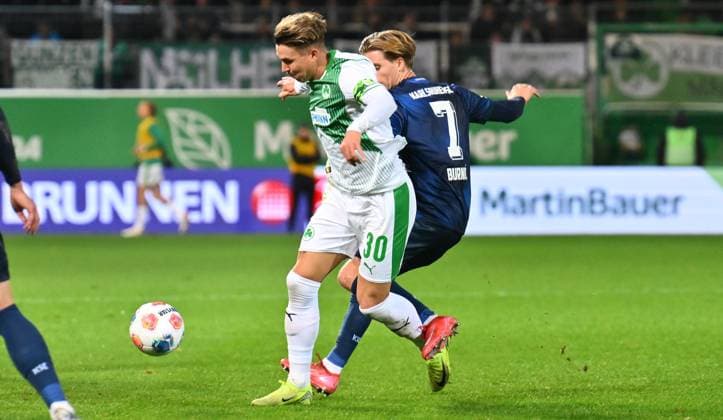 24 10 2025 Soccer Season 2025 2026 2 Soccer Bundesliga 10 Matchday SpVgg Greuther Fürth Kleeblatt Karlsruher SC Karlsruhe KSC Sportfoto Zink xwoxzix DFL regulations prohibit any use of photographs as image sequences and or quasi video only for editorial use Felix Klaus 30, SpVgg Greuther Fürth Dzenis Burnic 7, Karlsruher SC KSC