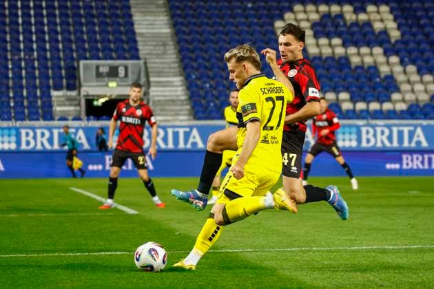 24 10 2025, xavx, Fussball 3 Liga, SV Wehen Wiesbaden Alemannia Aachen v l David Suarez SV Wehen Wiesbaden , Mika Schroers Alemannia Aachen DFL DFB REGULATIONS PROHIBIT ANY USE OF PHOTOGRAPHS as IMAGE SEQUENCES and or QUASI VIDEO Wiesbaden