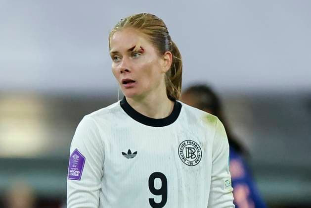 Sjoeke Nuesken (Germany) schaut, UEFA Women s Nations League 2024 25 Semi-finals 1st leg, Germany and France, Duesseldorf Arena am 24. October 2025 in Duesseldorf, Deutschland. (Foto von Marco Steinbrenner DeFodi Images) Sjoeke Nuesken (Germany) looks on, UEFA Women s Nations League 2024 25 Semi-finals 1st leg, Germany and France, Duesseldorf Arena, October 24, 2025 in Duesseldorf, Germany. (Photo by Marco Steinbrenner DeFodi Images) Sjoeke Nuesken Germany looks on, UEFA Women s Nations League 2024 25 Semi finals 1st leg, Germany and France, Duesseldorf Arena on October 24, 2025 in Duesseldorf, Germany Photo by Marco Steinbrenner DeFodi Images Sjoeke Nuesken Germany looks on, UEFA Women s Nations League 2024 25 Semi finals 1st leg, Germany and France, Duesseldorf Arena, October 24, 2025 in Duesseldorf, Germany Photo by Marco Steinbrenner DeFodi Images