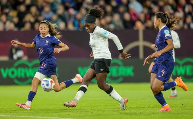 DEU, Düsseldorf, Germany vs France, UEFA Women s Nations League, UEFA, season 2526, Merkur Spiel Arena, semi-final, first leg in picture Great scoring chance for Nicole Anyomi Germany, Eintracht Frankfurt DFB DFL REGULATIONS PROHIBIT ANY USE OF PHOTOGRAPHS AS IMAGE SEQUENCES AND OR QUASI VIDEO, 24 10 2025 Copyright: HMBxMedia HendrikxHamelau