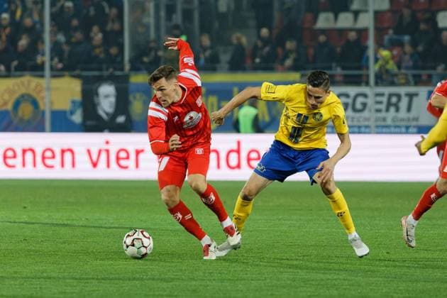 Marius Hauptmann HFC, 23 , Ayodele Adetula Lok, 11 , Hallescher FC vs 1 FC Lok Leipzig, Soccer, RL Nordost, Matchday 13, Season 2025 26, 24 10 2025 Halle Leuna Chemie Stadion ST Germany