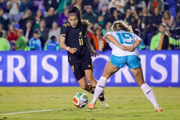 MEXICO VS NEW ZEALAND WOMENS FRIENDLY GAME MEXICO VS NEW ZEALAND 23102025 MEXICO CITY, MEXICO Action photo of Lizbeth Ovalle 11 of the Mexico national female soccer team and Elizabeth Anton 19 of New Zealand, during friendly game held at the Estadio Ciudad de los Deportes of Mexico City Action photo of Lizbeth Ovalle 11 of the Mexico national female soccer team and Elizabeth Anton 19 of New Zealand, during friendly game held at the Estadio Ciudad de los Deportes of Mexico City PHOTO BY IMAGENSHOP PHOTO AGENCIA FOTOGRAFICA MEXICO CITY MEXICO CITY MEXICO CITY MEXICO Copyright: xIMAGENSHOPxAGENCIAxFOTOGRAFICAx
