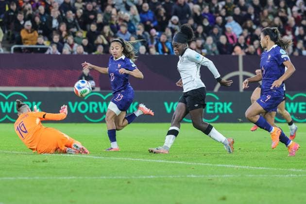 Soccer Women UEFA Womens Nations League semi-final Germany France on 24 10 2025 at Merkurs Spiel Arena in Düsseldorf Nicole Anyomi Germany misses a big chance DFB regulations prohibit any use of photographs as image sequences and or quasi video xJRx