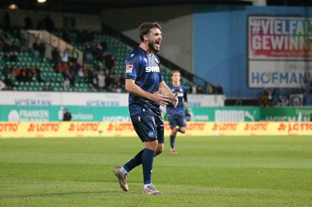 24 10 2025, xpfrx, Fußball 2 Bundesliga, SpVgg Greuther Fuerth Karlsruher SC v l Torjubel nach dem Tor zum celebrating the goal celebrate 0 2 durch Lilian Egloff Karlsruher SC KSC DFL DFB REGULATIONS PROHIBIT ANY USE OF PHOTOGRAPHS as IMAGE SEQUENCES and or QUASI VIDEO Fuerth
