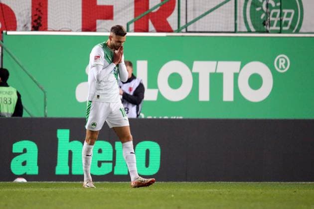 24 10 2025, xpfrx, Soccer 2 Bundesliga, SpVgg Greuther Fuerth Karlsruher SC v l Felix Higl Greuther Fürth Fuerth Disappointed, sad, frustrated DFL DFB REGULATIONS PROHIBIT ANY USE OF PHOTOGRAPHS as IMAGE SEQUENCES and or QUASI VIDEO Fuerth