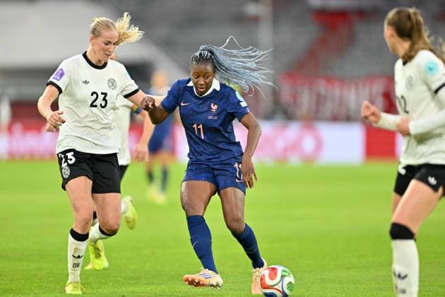 Kadidiatou Diani France, 11 with ball in duel, game scene, duel, duel, tackle, tackling, dynamics, action, with Camilla Küver DFB Women , Germany, 23 , 24 10 2025, Düsseldorf Germany , Football,FIFA Womens World Cup 2027 Semi Final DFB Women France xmkx