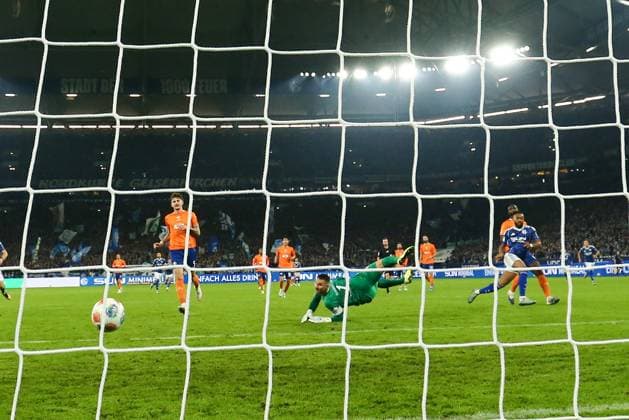 Gelsenkirchen, Veltins Arena, 24 10 25, GER, Men, 2 Bundesliga, Season 2025 2026, FC Schalke 04 SV Darmstadt 98, Goal for 1 0 by Moussa Sylla FC Schalke 04 DFB DFL REGULATIONS PROHIBIT ANY USE OF PHOTOGRAPHS AS IMAGE SEQUENCES AND OR QUASI VIDEO Copyright: JoachimxBywaletz xJB-Sportfoto