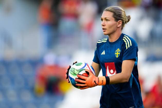 251024 Goalkeeper Jennifer Falk of Sweden ahead of the Women s Nations League semifinal football match between Spain and Sweden on October 24, 2025 in Malaga Photo Ludvig Thunman BILDBYRAN code LT LT0735 fotboll football soccer fotball nations league uefa womens nations league spanien sverige sweden spain dam bbeng semifinal  Copyright: LUDVIGxTHUNMAN BB251024LT013
