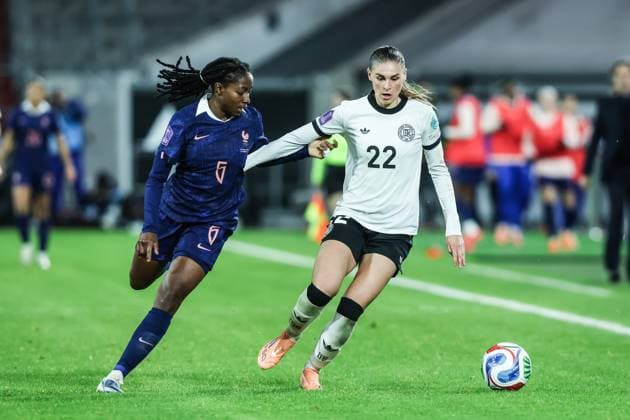 Sport, Football, UEFA Women™s Nations League season 2025 2026 semi-final first leg Germany France 24 10 2025, MERKUR SPIEL ARENA Oriane Jean Francois France, 6 Jule Brand Germany, 22 Düsseldorf MERKUR SPIEL ARENA Nordrhein Westfalen Germany