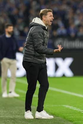 Gelsenkirchen, Germany, 24 10 25 Coach Florian Kohfeldt SV Darmstadt 98 gestures, gestures during the Bundesliga 2 match between FC Schalke 04 SV Darmstadt 98 at the Veltins Arena on October 24, 2025 in Gelsenkirchen, Germany Gelsenkirchen Veltins Arena Germany Copyright: xStefanxBrauer Brauer-Fotoagenturx