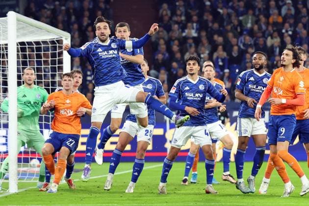 24 10 2025, xrekx, Soccer 2 Bundesliga, FC Schalke 04 SV Darmstadt 98 v l Kenan Karaman FC Schalke 04 DFL DFB REGULATIONS PROHIBIT ANY USE OF PHOTOGRAPHS as IMAGE SEQUENCES and or QUASI VIDEO Gelsenkirchen