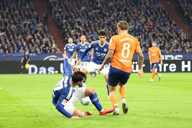 24 10 2025, xrekx, Soccer 2 Bundesliga, FC Schalke 04 SV Darmstadt 98 v l Foul Adrian Gantenbein FC Schalke 04 Mertcan Ayhan FC Schalke 04 Luca Marseiler SV Darmstadt 98 DFL DFB REGULATIONS PROHIBIT ANY USE OF PHOTOGRAPHS as IMAGE SEQUENCES and or QUASI VIDEO Gelsenkirchen