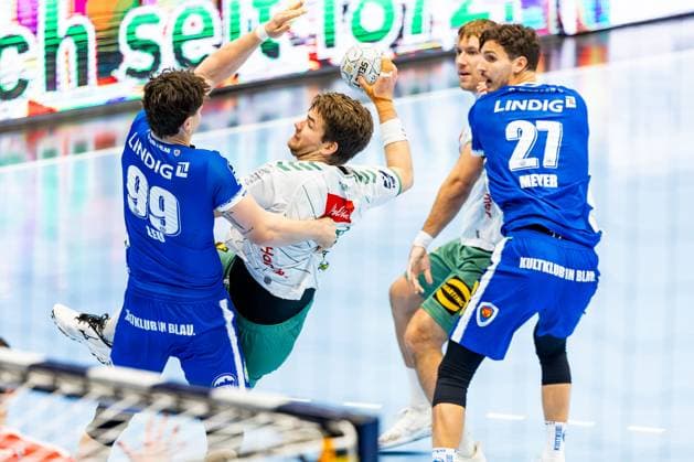 24 10 2025, GER, Handball, Men, Season 25 26, Daikin 1 Bl, 10 Matchday ThSV Eisenach GWD Minden Philipp Vorlicek GWD Minden , Tillman Leu ThSV Eisenach,99 99817 Eisenach Werner Assmann Halle Am Sportp Thueringen Germany