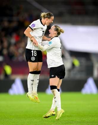 Klara BUEHL Bühl GER celebrates after her goal for 1 0, r Franziska Kett GER Soccer UEFA Women s Nations League, Semifinal First leg, Germany GER France FRA , on 24 10 2025 in Düsseldorf Germany Merkur Spiel Arena