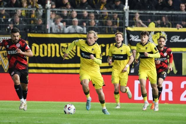 Lars Timo Gindorf Aachen 23 and Tarik Goezuesirin Wiesbaden 11 , GER, SV Wehen Wiesbaden vs TSV Alemannia Aachen, 3 Liga, Matchday 12, 24 10 2025, GER, SV Wehen Wiesbaden vs TSV Alemannia Aachen, 3 Liga, Matchday 12, 24 10 2025, Wiesbaden Copyright: xEibner-Pressefoto JoergxNiebergax EP_JNL