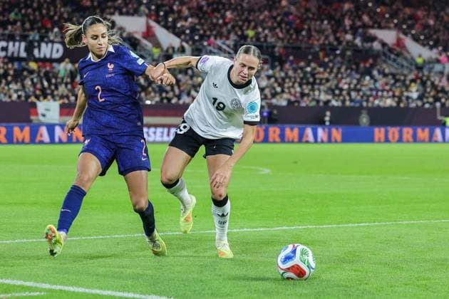 Soccer Women UEFA Womens Nations League Semifinal Germany France on 24 10 2025 at Merkurs Spiel Arena in Düsseldorf Maelle Lakrar France , left Klara Bühl Germany , right DFB regulations prohibit any use of photographs as image sequences and or quasi video xJRx