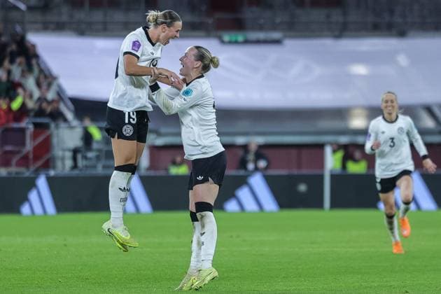 Soccer Women UEFA Womens Nations League semi-final Germany France on 24 10 2025 at Merkurs Spiel Arena in Düsseldorf Goal celebration to 1 0 by Klara Bühl Germany DFB regulations prohibit any use of photographs as image sequences and or quasi video xJRx