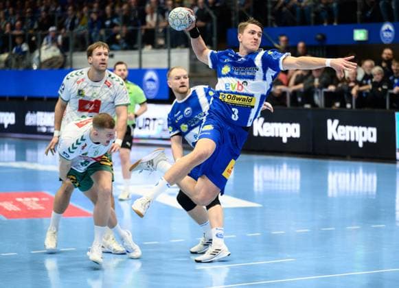 Oskar Joelsson ThSV Eisenach, 3 , Karolis, Antanavicius Left back, GWD Minden, 8 , Peter, Walz Kreislaeufer, ThSV Eisenach, 14 GER, Thuringia, ThSV Eisenach vs GWD Minden, 1 Daikin Handballbundesliga, Handball, 10 Matchday, Season 2025 2026, 24 10 2025 GER, Thuringia, ThSV Eisenach vs GWD Minden, 1 Daikin Handballbundesliga, Handball, 10 Matchday, Season 2025 2026, 24 10 2025 Eisenach Copyright: xEibner-Pressefoto MartinxHerbstx EP_MHT