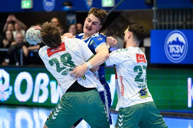 Tom, Bergner Kreislaeufer, GWD Minden, 28 , Felix, Aellen Rueckraum Mitte, ThSV Eisenach, 22 , Max, Staar Rechtsaussen, GWD Minden, 27 GER, Thuringia, ThSV Eisenach vs GWD Minden, 1 Daikin Handballbundesliga, Handball, Matchday 10, Season 2025 2026, 24 10 2025 GER, Thuringia, ThSV Eisenach v GWD Minden, 1 Daikin Handballbundesliga, Handball, Matchday 10, Season 2025 2026, 24 10 2025 Eisenach Copyright: xEibner-Pressefoto MartinxHerbstx EP_MHT