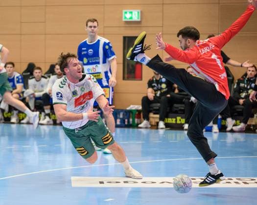 Tom, Bergner Kreislaeufer, GWD Minden, 28 , Matija, Spikic TW, ThSV Eisenach, 1 GER, Thuringia, ThSV Eisenach vs GWD Minden, 1 Daikin Handballbundesliga, Handball, 10 Matchday, Season 2025 2026, 24 10 2025 GER, Thuringia, ThSV Eisenach vs GWD Minden, 1 Daikin Handballbundesliga, Handball, 10 Matchday, Season 2025 2026, 24 10 2025 Eisenach Copyright: xEibner-Pressefoto MartinxHerbstx EP_MHT